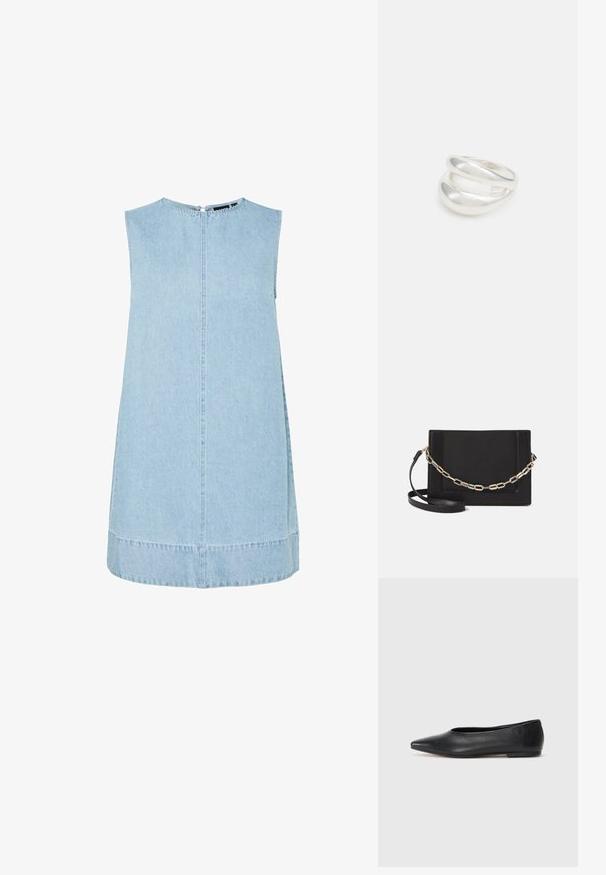 Vestido de mezclilla azul claro con escote redondo, diseño sin mangas, cierre de cremallera en la parte posterior y corte recto con un bajo ligeramente curvado.; Bailarinas de cuero negro, punta afilada, diseño minimalista, textura suave, tacón bajo, sin herrajes ni adornos visibles.; Bolso cruzado de piel negra con textura suave, forma rectangular y un detalle de cadena metálica en el frente. Incluye una correa ajustable.; Anillo de plata de doble banda con una superficie lisa y pulida. Presenta un diseño fluido y curvado con secciones superpuestas para un aspecto moderno.