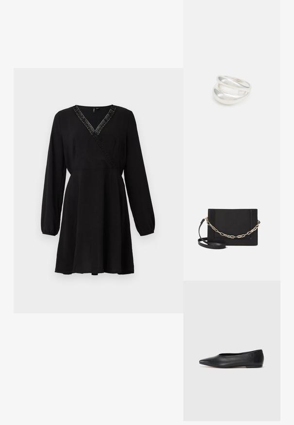 Črna obleka z dolgimi rokavi, V-izrezom in okrasnim čipkastim obrobom ob izrezu. Lahka tkanina, oprijet pas in razširjen rob.; Črne usnjene balerinke, koničast toe, minimalističen dizajn, gladka tekstura, nizka peta, brez vidnih kovinskih delov ali okraskov.; Črna usnjena torba čez ramo z gladko teksturo, pravokotno obliko in kovinskim verižnim detajlom spredaj. Vključena je nastavljiva naramnica.; Srebrn dvojni prstan z gladko, polirano površino. Ima tekoč, ukrivljen dizajn z prekrivajočimi se sekcijami za sodoben videz.
