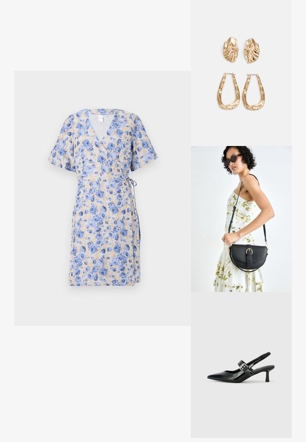 Kombinezon od teksturiranog laganog materijala, s plavim cvjetnim uzorkom na svijetloj pozadini. Kratki rukavi i poveznica u struku.; Crne lakirane slingback potpetice s oštrim prstom i malom blok petom, s naglaskom na srebrnoj kopči na remenu.; Crna kožna torba s lukovitim oblikom, odvojivim remenom i zlatnim detaljima. Torba ima preklop s kopčom.; Naušnice zlatne boje s teksturiranim, valovitim oblicima. Uključuju skulpturalne kopče i dizajn otvorene kružnice s kovanom završnom obradom.