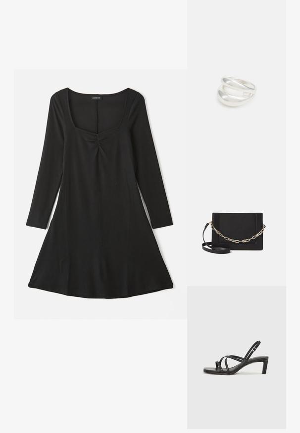 Abito lungo nero a maniche lunghe con scollatura quadrata, dettaglio arricciato davanti e silhouette a trapezio con texture a coste.; Sandalo nero con cinturini, dalla punta squadrata e tacco basso a blocco. Presenta diversi cinturini sottili e una cinturini regolabile alla caviglia. Realizzato in pelle liscia.; Borsa a tracolla nera in pelle con una texture liscia, forma rettangolare e dettaglio in catena metallica sul davanti. Inclusa una tracolla regolabile.; Anello doppio in argento con superficie liscia e lucida. Presenta un design fluido e curvo con sezioni sovrapposte per un aspetto moderno.