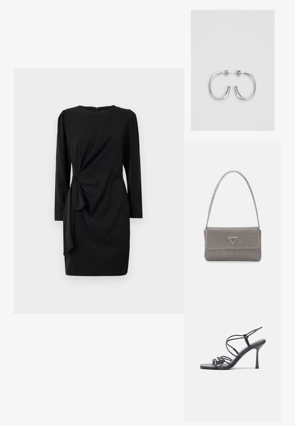 Vestido preto com mangas longas, decote redondo e um detalhe atado na cintura. Feito de um tecido suave com leve textura.; As sandálias de salto alto pretas apresentam tiras finas com um design em nó, uma biqueira quadrada lisa e um elegante salto agulha.; Bolsa metálica cinza claro com uma alça de corrente, adornada com pequenos rebites metálicos circulares e um logótipo triangular da marca.; Brincos de argola prateados com um acabamento suave e brilhante. Forma arredondada, design leve, com fecho de pino.