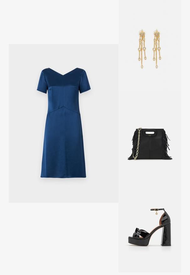 Šaty s krátkym rukávom a výstrihom do V vyrobené z hladkého tmavomodrého saténu, s priliehavým driekovym dielom a sukňou do A, s detailom švu pod poprsím.; Maje Sandále na vysokom opätku - noir; Čierna kožená kabelka s strapcami, zlatým reťazovým ramenným popruhom a vykrojenou rukoväťou. Na prednej strane sa nachádza logo.; Zlaté náušnice s mnohými kaskádovými reťazcami, ozdobené jasnými oválnymi kryštálmi a dekoratívnymi puzdrami.