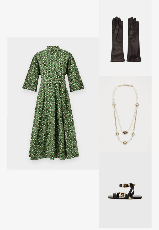 Grünes gemustertes Kleid mit Kragen, drei Viertelärmeln und einem Bindegürtel. Es hat einen geometrischen Druck in Schwarz, Weiß und Pink.; Schwarze Ledersandalen mit goldenen Schnallenakzenten, die mehrere Riemen und ein flaches Sohlendesign für das Tragen mit offenen Zehen bieten.; Weekend Max Mara SENAPE - Fingerhandschuh - nero; Perlenkette mit goldenen Akzenten, drei mit Edelsteinen besetzten Elementen und einem geflochtenen Kettenabschnitt. Farbpalette umfasst Weiß und Gold.