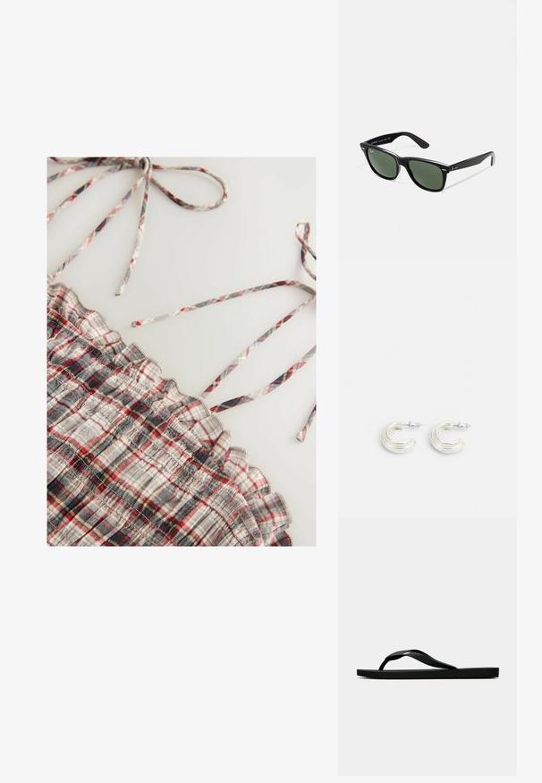 Kootud ruuduline topp halli, punase ja musta plaadi mustriga. Omab volangilisi servi ja õhukesi reguleeritavaid rihmasid. Pehme tekstuur.; Musta kummist suss, millel on tekstuuriga eraldi sõrmeosa ja lihtne lame tald, kuva külgvaates üheltoonilise heleda tausta ees.; Mustad mustan plastiku prillid roheliste läätsedega, ruudukujulised raamid, hõbedane aksent kulmude peal ja tekstuuriga tempelkäed. Brändi nimi on märgitud sisevarrele.; Hõbedatooni kõrvarõngad keerduva rõngakujuga, millel on tekstuuriga pind ja soonikute detailid, mis on kinnitatud postiklapiga.