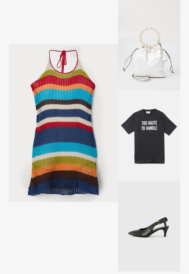 Megzta kaklo suknelė, kuri pasižymi daugiaspalvėmis juostelėmis raudonos, mėlynos, žalios, oranžinės ir rudos spalvos. Atvira audimo tekstūra su surišamu kaklo užsegimu.; Juoda medvilninė marškinė su trumpomis rankovėmis ir apvalia iškirpte, priekyje užrašyta balta tekstu "PER DAUG KARŠTA VALDYTI".; Juodas odinis slingback kelnaitė su smailiu pirštu, mažu kulnu ir sagtimi ant kulkšnies dirželio. Lygus paviršius, minimalus dizainas.; Baltasis satino raištelių maišelis su perlų puoštu apvaliu rankenėle, odiniais akcentais ir nuimama juosta, kad būtų didesnis universalumas.