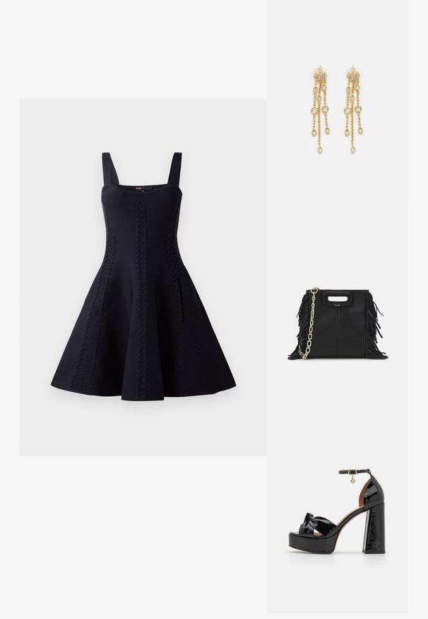 Czarna sukienka z dopasowanym korpusem i rozkloszowanym dołem. Wykonana z teksturowanej tkaniny z diagonalnymi wzorami. Regulowane ramiączka.; Maje - Sandały na obcasie; Czarna skórzana torebka na ramię z frędzlami, złotym łańcuszkiem oraz wyciętym uchwytem. Posiada umieszczone na przodzie logo.; Złote kolczyki z wieloma kaskadowymi łańcuszkami, z przezroczystymi owalnymi akcentami z rhinestone'ów oraz ozdobnymi sztyftami.