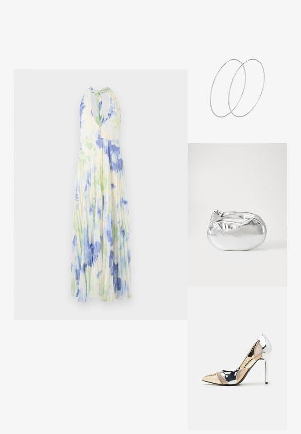 Plisserad halterneck-klänning med ett blommönster i blå och gröna nyanser på ett lätt, ljusgult tyg.; Spetsig tå högklackad sko med en färgpalett av silver, guld och nude. Glansig yta med utskärningsdesign, utrustad med en stilettklack.; Silverfärgad metallisk påse med en mjuk, rundad form och en knutstängning upptill. Tillverkad av ett mjukt material i konstläder.; Silverfärgade hoopörhängen med en minimalistisk design. Cirkulär form, slät yta och tunn profil. Lätta med en polerad finish.