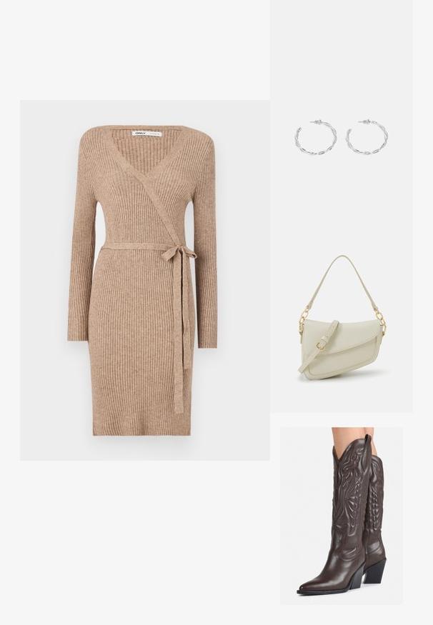 Strikket omslagskjole i en lys brun nyanse, med lange ermer, V-hals, ribbestruktur og knyting i livet for justerbar passform.; Brune skinncowboystøvler med spiss tå og blokkhelt, med detaljerte sømmer og hevede detaljer på skaftet.; Liten kremfarget håndveske med teksturert overflate, lang justerbar stropp, kjedeakenter og klaffelukking. Detaljer i gullfarge.; Sølv hoops øredobber med en tvistet design, som har en polert finish og bakstøtte. Mål omtrent 3 cm i diameter.