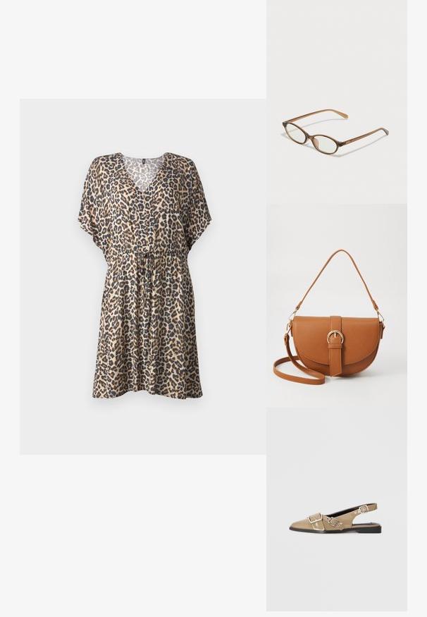 Obleka z leopardjim vzorcem iz lahkega blaga, z V-izrezom, kratkimi krili s krilci, elastičnim pasom in tekočo silhueto.; Bež čevlji na peto s patentirano površino, s poudarjenim nosom, dvema nastavljivima zaponkama in nizko črno peto. Gladka tekstura z lesketajočo površino.; Rjavo želvovina očala z ovalnimi lečami, tankimi ročaji in prosojnimi detajli. Imajo subtilen logo na templetu. Eleganten, lahek dizajn.; Rjava usnjena torbica prek telesa s ukrivljeno obliko, zlate opreme in sponko. Ima odstranljiv naramni trak.