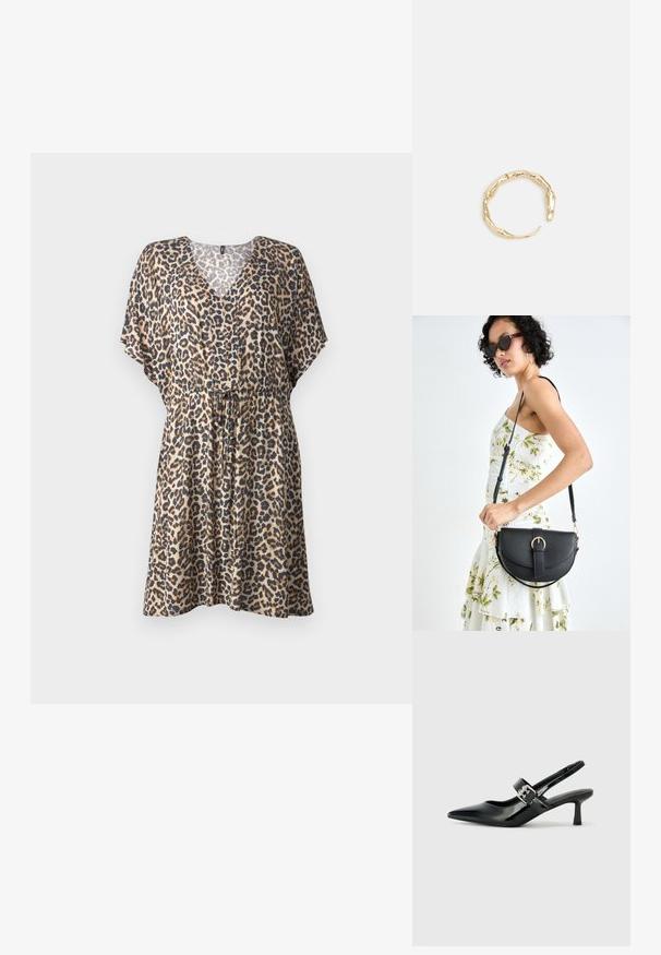 Leoparda raksta kleita vieglā audumā, ar V-veida dekoltē, īsām bumbierveida piedurknēm, elastīgu vidukli un plūstošu siluetu.; Melnas lakotas ādas sūkņa kurpes ar norādītu purngali un mazu bloku papēdi, ar sudraba sprādzi akcentā uz jostas.; Melnas ādas rokassoma ar izliekta formu, noņemamu siksnu un zelta aksesuāriem. Somai ir vāciņš ar sprādzes detaļu.; Zelta toņa gredzens ar organisku, vērptu dizainu, gludu virsmu un sašaurinātiem galiem, radot mūsdienīgu, skulpturālu izskatu.