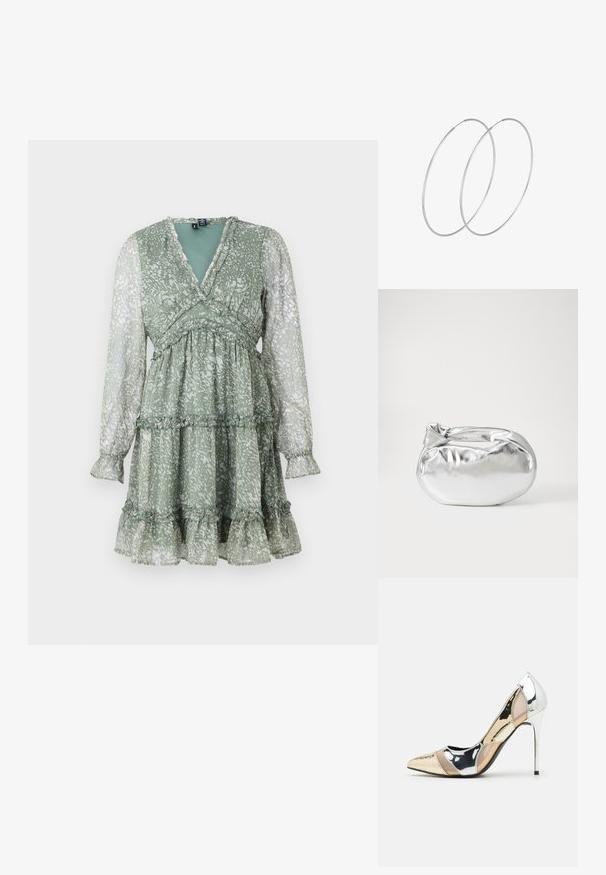 Zelena haljina s cvjetnim uzorkom, dugim rukavima, V-izrezom, višeslojnim volanima i nabranim detaljima, izrađena od laganog, prozirnog materijala.; Cipele s visokom potpeticom i špicastim vrhom u srebrnoj, zlatnoj i nude boji. Sjajan finiš s izrezbarenim dizajnom, s potpeticom u obliku stiletto.; Srebrna metalik torbica s mekim, zaobljenim oblikom i čvorastim zatvaranjem na vrhu. Izrađena od glatke sintetičke kože.; Srebrne okrugle naušnice s minimalističkim dizajnom. Kružni oblik, glatka tekstura i tanak profil. Lagane s poliranim završetkom.