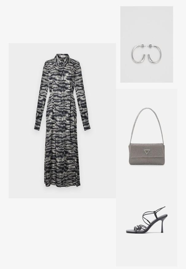 Vestido longo estampado em preto e cinza, com colarinho, mangas longas, fecho de botão e ajuste fluido, apresentando um design abstrato ondulado.; As sandálias de salto alto pretas apresentam tiras finas com um design em nó, uma biqueira quadrada lisa e um elegante salto agulha.; Bolsa metálica cinza claro com uma alça de corrente, adornada com pequenos rebites metálicos circulares e um logótipo triangular da marca.; Brincos de argola prateados com um acabamento suave e brilhante. Forma arredondada, design leve, com fecho de pino.