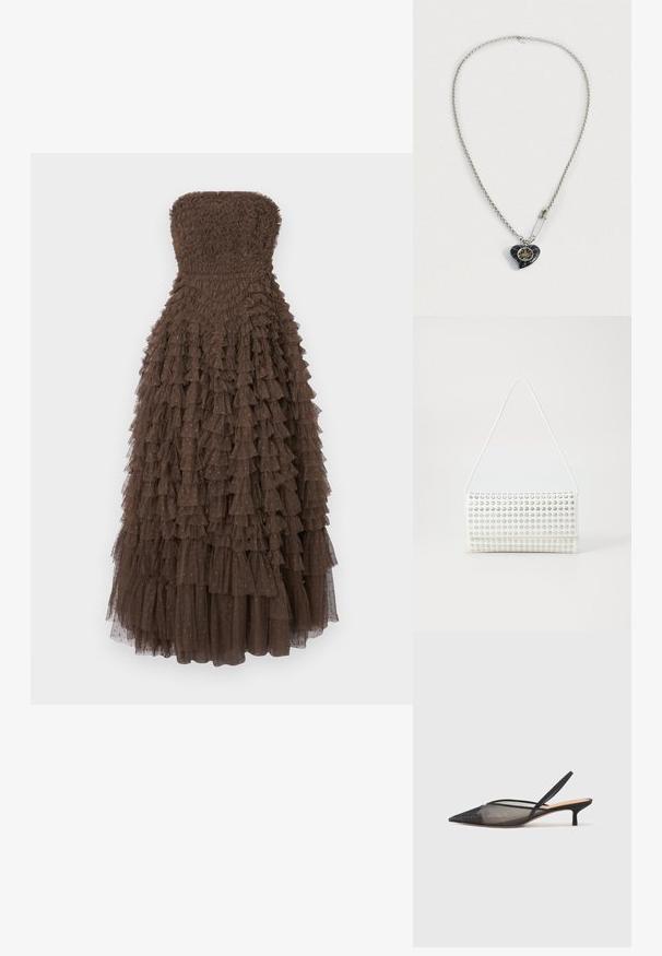 Bruna strapless jurk met een gemarmerde bovenkant en een gelaagd rokken met subtiele gouden accenten door de ruffles.; NEOUS IRENA - Klassieke pumps - black; Witte handtas met een ronde vorm, met een textuur van zilveren studs. Het heeft een dunne schouderband en een strakke sluiting.; Zilveren ketting met een hartvormige zwarte hanger met gouden details en een glanzende veiligheidsspeld bevestigd vlak bij de hanger.