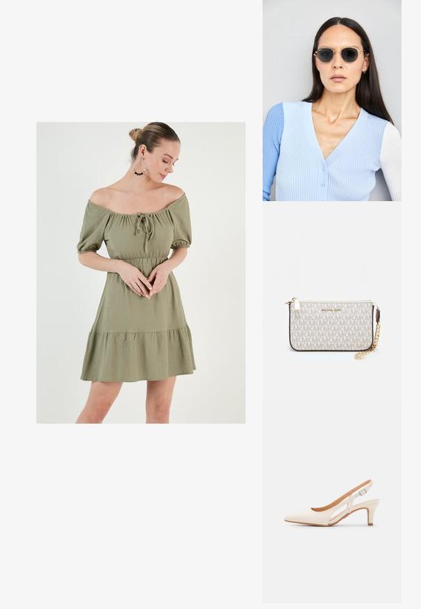 Pārsējoša, olīvu zaļā kleita ar pūkām, savilktu jostu un viļņotu malu. Iezīmējas ar saišķi apkaklē un teksturētu audumu.; Baltas siksniņveida papēdis ar smailu purngalu, gludu augšējo materiālu, zemu blokpapēdi un sānu izgriezumu dizainu ar regulējamu sprādzi.; Apaļas saulesbrilles ar tumšiem objektīviem un zeltītām rāmēm. Modelis valkā gaiši zilu, ribotu kardigānu ar pogām un kontrastējošām baltām piedurknēm.; Michaela Korsa rokassomi bez̦ā īšojuma, kas izgatavota no apklāta kanvas, iekļaujot atkārtotu MK logotipa rakstu, zelta aparatūru un noņemamu ķēdes siksnu.