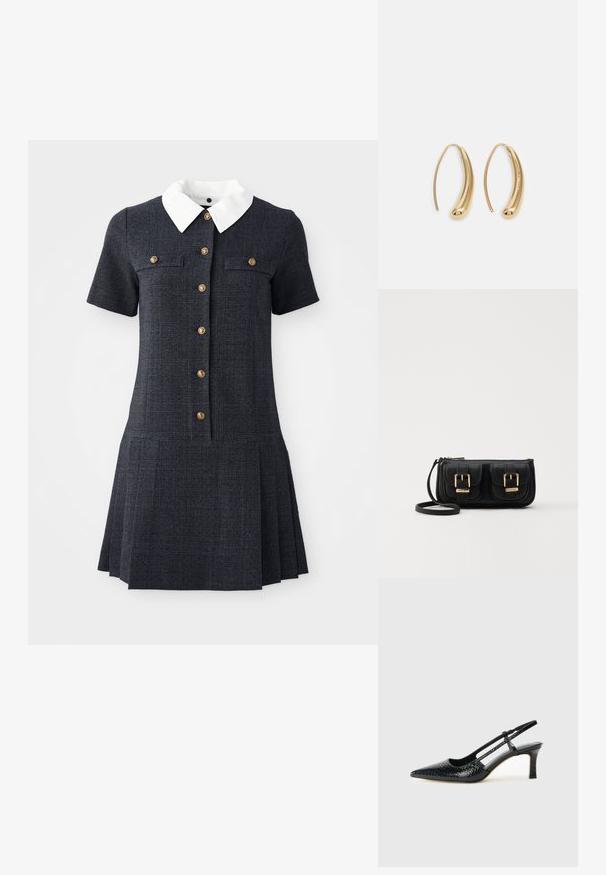 Granatowa sukienka w kratę z krótkimi rękawami, białym kołnierzykiem i pięcioma złotymi guzikami. Fala wzdłuż spódnicy dodaje tekstury i kontrastu.; Czarne lakierowane czółenka na obcasie typu slingback z wąskim noskiem, z teksturowanym wzorem wężowym, regulowanym paskiem oraz krótkim, teksturowanym obcasem w kształcie słupka.; Czarna skórzana torba na ramię z dwoma przednimi kieszeniami, złotymi klamrami, zamkiem błyskawicznym i cienkim paskiem. Teksturowana powierzchnia i kompaktowy prostokątny kształt.; Złote metalowe kolczyki w kształcie obręczy o zakrzywionym, wydłużonym kształcie. Posiadają gładką, błyszczącą powierzchnię oraz zaokrąglony koniec dla dodatkowego efektu.