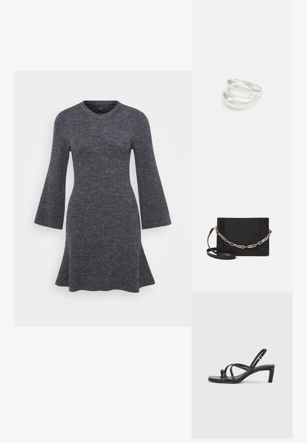 Ribota, pelēka adīta kleita ar garām, izplestām piedurknēm un pieguļošu korpusu, kas maigi izplešas pie apakšmalas. Apaļa kakla izgriezums, minimālas detaļas.; Melnas strappy sandales ar kvadrātveida purngaliem un zemu bloku papēdi. Ievērojamas ar vairākiem plāniem siksniņām un regulējamu potītes siksniņu. Izgatavotas no gludas ādas.; Melna ādas crossbody soma ar gludu faktūru, taisnstūrveida formu un metalizētu ķēdes detaļu priekšā. Iekļauta regulējama siksna.; Sudraba divu joslu gredzens ar gludu, pulētu virsmu. Iezīmējas ar plūstošu, izliekta dizaina struktūru ar pārklājošām sekcijām modernam izskatam.