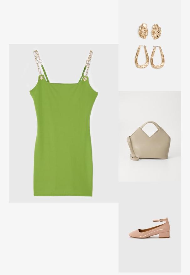 Rochie verde, ajustată, dintr-un material neted, cu accesorii din aur în stil lanț pe bretele și un design simplu, minimalist.; Pantofii plat din piele lacuită, de culoare roz, cu vârf rotund, curea la gleznă și toc mic de tip bloc. Textură netedă și design minimalist.; Geantă structurată bej cu un vârf în formă de V, din material din piele netedă, cu mânere scurte și o curea lungă, ajustabilă. Design minimalist.; Cercei aurii cu forme texturate și ondulate. Include studs sculpturale cu clip și un design de cerc deschis cu un finisaj cioplit.