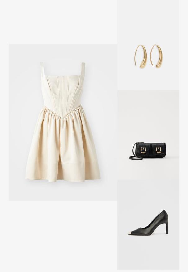 Robe couleur crème avec un décolleté carré, corsage ajusté avec des plis et jupe froncée, fabriquée à partir d'un tissu lisse. Bretelles réglables.; Chaussure à talon haut en cuir noir avec bout pointu et capuchon argenté métallique. Présente une finition lisse et un talon fin de 10 cm.; Sac en cuir noir porté en travers avec deux poches avant, boucles dorées, fermeture zippée et une sangle fine. Surface texturée et forme rectangulaire compacte.; Boucles d'oreilles en métal doré en forme d'anneau, avec une forme courbée et allongée. Elles présentent une surface lisse et brillante avec une pointe arrondie pour un détail supplémentaire.