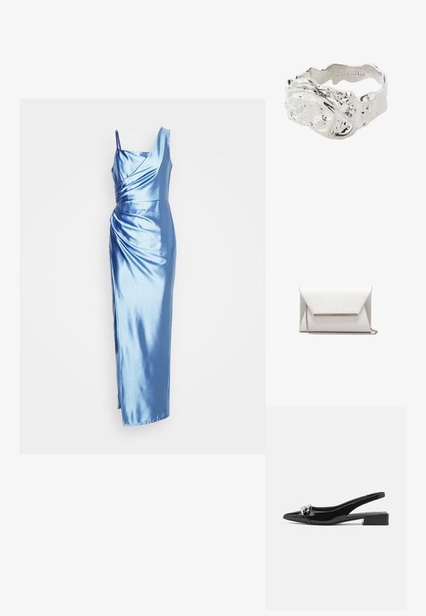 Satin eveningjska haljina u svijetloplavoj boji s jednom naramenicom, zavijenim korzetom i siluetom do poda koja sadrži bočni prorez.; Crna lakirana kožna cipela s remenčićem, špicastim vrhom, niskom blok petom i detaljem od srebrnog metala sprijeda.; Bijela klošarica od glatke kože s srebrnim lancem i metalnom akcentnom šipkom sprijeda. Minimalistički dizajn i trokutasti oblik.; Teksturirani srebrni prsten s organskim oblikom, s valovitom trakom i grubom površinom. Ugravirani logo unutar trake.