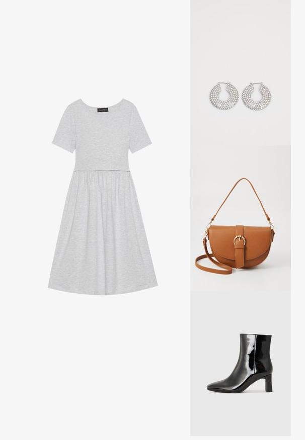 Szürke pamut ruha rövid ujjakkal, kerek nyakkivágással és egy testhez álló férfi résszel, amely egy bővülő szoknyába megy át. Zökkenőmentes textúrájú, minta nélkül.; Fekete lakk bőrcipő bokáig érő, hegyes orral és közepes magasságú tömbsarokkal. Simább textúrával és minimalista dizájnnal rendelkezik.; Barna bőr keresztbody táska ívelt formával, aranyszínű fémrészekkel és csat díszítéssel. Levehető vállpánttal rendelkezik.; Ezüst karika fülbevalók, amelyeket több átlátszó kristály díszít, texturált felülettel és nyitott, kör alakú kialakítással.