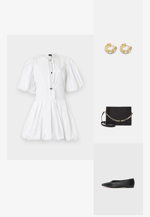Vestido branco com mangas bufantes, corpete ajustado e saia plissada. Apresenta fechos em metal prateado na gola e textura de algodão suave.; Bailarina de couro preto, bico fino, design minimalista, textura suave, salto baixo, sem hardware ou embelezamentos visíveis.; Bolsa crossbody de couro preto com uma textura suave, forma retangular e um detalhe em corrente metálica na frente. Inclui uma alça ajustável.; Brincos de argola dourados com um design texturizado e três cristais transparentes em um lado, oferecendo uma estética geométrica moderna.