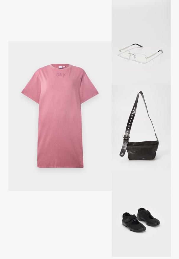 Jednolity, zakurzony różowy T-shirt z krótkim rękawem, okrągłym dekoltem i subtelnym logo "GAP" na piersi.; Czarne buty wodne wykonane z elastycznego materiału z zapięciem na rzep, charakteryzujące się unikalnym podziałem palców oraz teksturowaną gumową podeszwą zapewniającą przyczepność.; Prostokątne okulary z przezroczystymi soczewkami, z cienką srebrną metalową oprawą i czarnymi końcówkami z acetatu. Posiadają minimalną ilość elementów, co zapewnia elegancki wygląd.; Czarna skórzana torba na ramię o teksturowanym wykończeniu, z szerokim regulowanym paskiem ozdobionym srebrnymi ćwiekami i metalową klamrą.