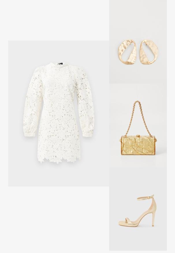 Biele krajkové šaty s kvetinovými vzormi, dlhými pufovanými rukávmi, vysokým výstrihom a jagged lemom pre dodatočný detail.; Zlaté metalické sandále na vysokom opätku s otvorenou špičkou, remienkom okolo členka so sponou a platformou pre väčšiu výšku. Hladký povrch.; Zlatá kabelka s pokrčenou textúrou, s obdĺžnikovým tvarom, disponujúca reťazovým popruhom a zapínaním na vrchu. Hladký, lesklý povrch.; Pár nepravidelných oválnych zlatistých kovových náušníc s textúrovaným, mierne rozbitým povrchom na bielom pozadí.