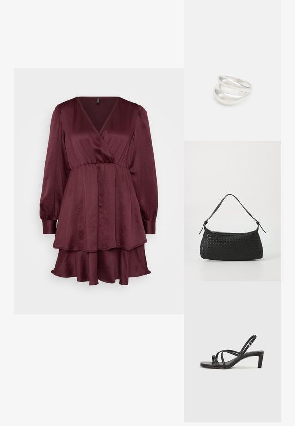 Burgundijas krāsas apģērba kleita ar garām pūkām, slāņotu volānu malu un teksturētu, gludu audumu. V-veida dekoltē uzsver formu.; Melnas strappy sandales ar kvadrātveida purngaliem un zemu bloku papēdi. Ievērojamas ar vairākiem plāniem siksniņām un regulējamu potītes siksniņu. Izgatavotas no gludas ādas.; Melns austs plecu soma ar gludu ādas siksnu un rāvējslēdzēja aizdari. Iezīmējas ar teksturētu virsmu un izliekumu.; Sudraba divu joslu gredzens ar gludu, pulētu virsmu. Iezīmējas ar plūstošu, izliekta dizaina struktūru ar pārklājošām sekcijām modernam izskatam.