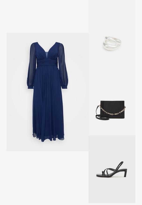 Mornarska obleka z dolgimi rokavi iz lahkega materiala, ki ima V-izrez, nabran bodice in ohlapno krilo s plisami, kar zagotavlja mehak teksturo.; Črne natikače s trakovi in kvadratnim prstom ter nizkim blokastim peto. Imajo več tankih trakov in nastavljiv trak okoli gležnja. Narejene so iz gladkega usnja.; Črna usnjena torba čez ramo z gladko teksturo, pravokotno obliko in kovinskim verižnim detajlom spredaj. Vključena je nastavljiva naramnica.; Srebrn dvojni prstan z gladko, polirano površino. Ima tekoč, ukrivljen dizajn z prekrivajočimi se sekcijami za sodoben videz.