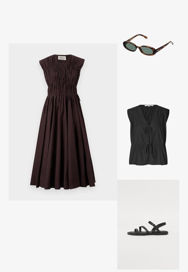 Hnědé bezramínkové šaty s naťahovaným korzetem a stahovací šňůrkou, rozšířená sukně, vyrobené z bavlny, hladká textura, minimalistický design.; Second Female FELIXA - Blůza - black; Černé kožené sandály se třemi širokými pásky přes nohu a nastavitelným páskem kolem kotníku. Plná podrážka s minimálním vzorkem. Jednoduchý design.; Sluneční brýle ve hmotě želvoviny s oválnými obroučkami a zelenými čočkami. Mají tenké stranice s metalickým akcentem u závěsů.