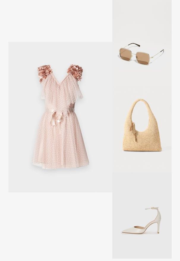 Ida Sjöstedt JELENA DRESS - Koktailové šaty/večierkové šaty - nude; Biele kožené topánky na vysokom podpätku s špicatou špičkou, remienkom okolo členka a štíhlym stiletto podpätkom. Hladký povrch s jemným lesklým povrchom.; Zlaté kovové slnečné okuliare so štvorcovým tvarom, hnedými sklami so zatmením a jemnými zelenými a červenými akcentmi na ráme. Tenké, elegantné ramená.; Tkaná béžová kabelka s zakrivenou rukoväťou, štruktúrovaným povrchom a hnedým strapcom. Má uvoľnený, hobo tvar.