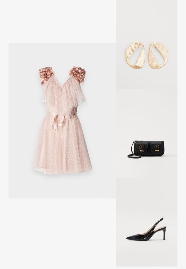 Ida Sjöstedt JELENA DRESS - Koktélruha / Partiruha - nude; Fekete lakk bőr kötött magassarkú cipő, hegyes orral és karcsú sarokkal, finom kivágásos dizájnnal. Az övön arany csatt található.; Fekete bőr keresztbody táska két elülső zsebbel, arany csattokkal, cipzáras záródással és vékony pánttal. Textúrált felület és kompakt téglalap alak.; Egy pár szabálytalan, ovális formájú, aranyszínű fém fülbevaló, enyhén kalapált felülettel, fehér háttéren.