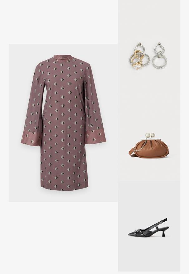 Abito a maniche lunghe in tessuto rosa polveroso con un motivo geometrico a diamante in grigio scuro e nero, con polsini in raso a contrasto.; Scarpa slingback nera in pelle con punta affusolata, cinturini decorativi con occhielli metallici e tacco basso a blocco. Superficie testurizzata.; Pochette in pelle marrone con chiusura a sfera argentata e un piccolo dettaglio a catena argento su sfondo bianco.; Orecchini a cerchio con anelli intrecciati in oro e argento, con un accento in zirconia cubica trasparente e una fascia texturizzata su un anello.