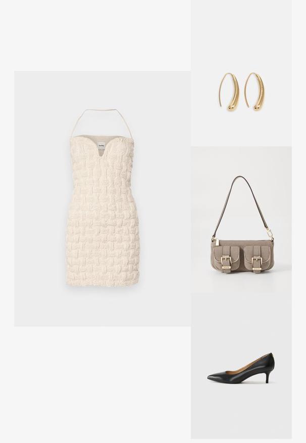 Nanushka JANNIKA - Cocktailkjole / festkjole - creme; Sorte læderpumper med spids tå, lav hæl og en glat tekstur. Har en let åbning foran og minimal hardware bagpå.; Beige tekstureret håndtaske med justerbar rem, to forreste lommer sikret med spænder og guld hardware detaljer. Lynlåslukning på toppen.; Guldfarvede metal hoops øreringe med en bøjet, forlænget form. Har en glat, skinnende overflade og en afrundet spids for ekstra detalje.