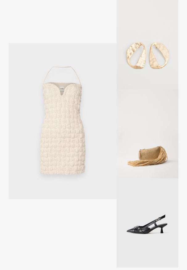 Nanushka JANNIKA - Vestido de cocktail / Vestido de festa - creme; Sapato slingback em couro preto com biqueira fina, tiras decorativas com ilhós de metal e um pequeno salto quadrado. Superfície texturizada.; Cult Gaia VIERA - Carteira de mão - natural; Par de brincos irregulares em forma oval, feitos de metal dourado, com uma superfície texturizada e ligeiramente martelada, sobre um fundo branco.