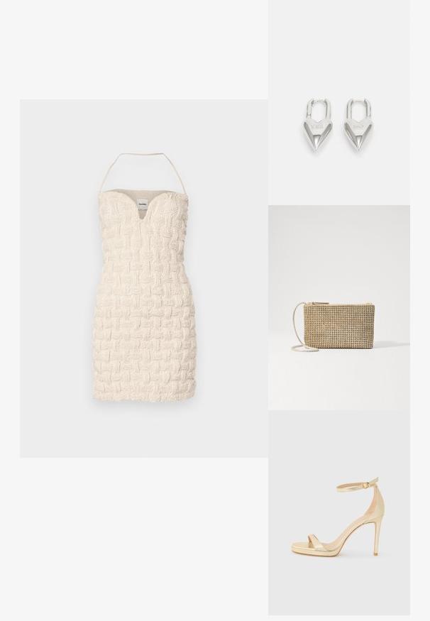 Nanushka JANNIKA - Kokteilikleit/peokleit - creme; Kuldne metallik kõrge kontsaga sandaal avatud varbaga, pahkluu rihm luku ja platvormiga, et lisada kõrgust. Sile tekstuur.; Loeffler Randall YASMINE FLAT CLUTCH - Ülerinna-kott - gold; Hõbedased südamekujulised lukuvidinad, millel on kohandatud "JAA" ja "EI" tekst, poleeritud viimistlus, sümmeetriline disain ja tugev metallist klamber.