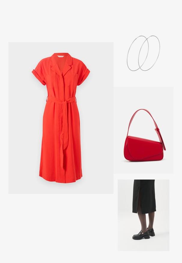 Raudonos spalvos suknelė su apykakle, trumpomis sukamiomis rankovėmis, diržu ir dviem priekiniuose kišenėmis. Lygus audinys, laisvos formos ir iki midi ilgio.; Juodos odinės bateliai su apvaliu nosiu, stora blokine pakulne ir elastingais šonais, derinami su tamsiomis pėdkelnėmis ir juoda sijonu su plyšiu.; Raudona odinė rankinė su kampuota, geometrine forma. Pasižymi viena reguliuojama dirželiu ir dangteliu su siuvinėtais dekoracijomis.; Sidabrinės pusmėnulio auskarai minimalistiniu dizainu. Apskritimo forma, lygus paviršius ir plonas profilis. Lengvi su poliruotu apdailu.