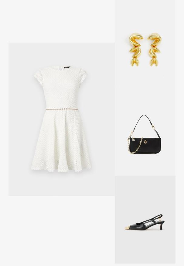 Maje RICOCHALA - Denní šaty - blanc; Černá kožená sandálová bota s špičatou špičkou a zlatým kovovým špičákem. Obsahuje design s výřezy a štíhlý podpatek s nastavitelným páskem.; Černá kabelka s hladkou strukturou, s zlatým řetízkovým popruhem, zipovým uzavřením a dekorativním zlatým emblémem na přední straně.; Maje FORTUNECOOKIE - Náušnice - gold-coloured