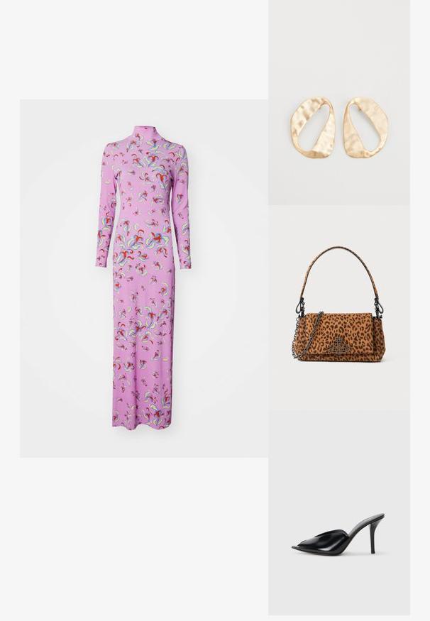 Ilga rožinė suknelė su aukštu dekoltė ir ilgomis rankovėmis, su spalvingu abstrakčiu raštu visame paviršiuje. Pagaminta iš minkštos, elastingos medžiagos.; Juodos odinės aukštakulnės mules su atvira pirštine, smailiu dizainu, lygiu paviršiumi ir plonu stiletto kulnu.; Žirafos rašto rankinė, pagaminta iš zomšos, su trumpa rankena, grandinėlės dirželiu ir juodo metalo užsegimu. Stačiakampio formos, su uždėta užsklanda.; Nedidelis nereguliarus ovalo formos aukso tono metalinių auskarų pora su tekstūruota, šiek tiek kalta paviršiumi ant balto fono.