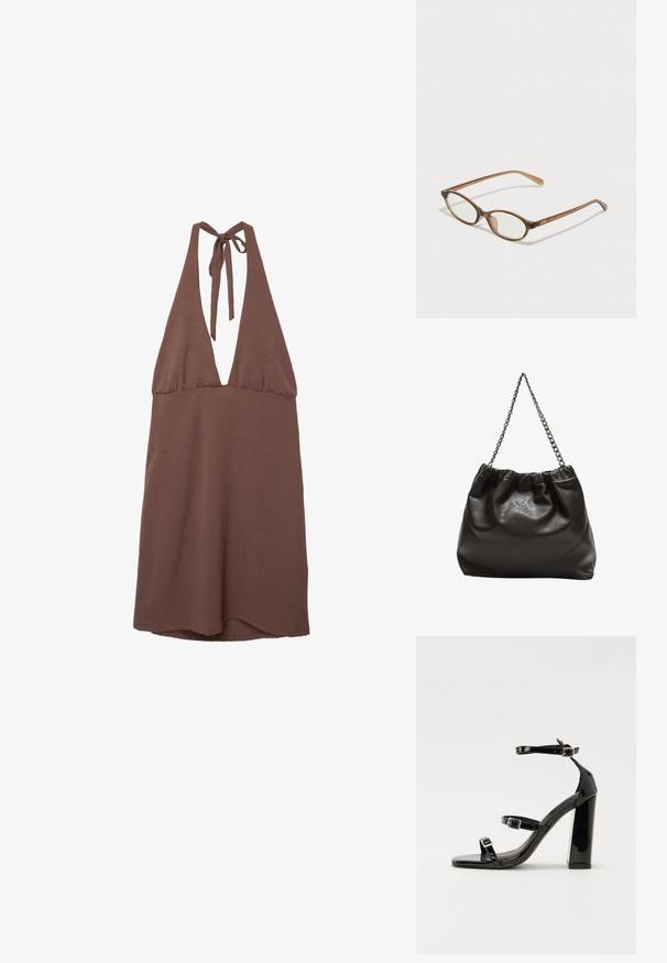 Braunes Trägerkleid im Halter-Stil mit tiefem V-Ausschnitt, aus leichtem Stoff gefertigt. Verfügt über bindbare Träger im Rücken und eine fließende Silhouette.; Schwarze patentierte Sandalen mit Absatz, quadratischer Spitze, Knöchelriemen und silbernen Schnallen. Mit einem stabilen Blockabsatz für mehr Stabilität.; Braune Schildpatt-Brille mit ovalen Gläsern, dünnen Bügeln und transparenten Akzenten. Verfügt über ein dezentes Logo am Bügel. Elegantes, leichtes Design.; Braune Lederhandtasche mit gerafftem Oberteil und Kettenriemen. Glatte Textur mit glänzendem Finish und subtilen Nahtdetails an den Seiten.