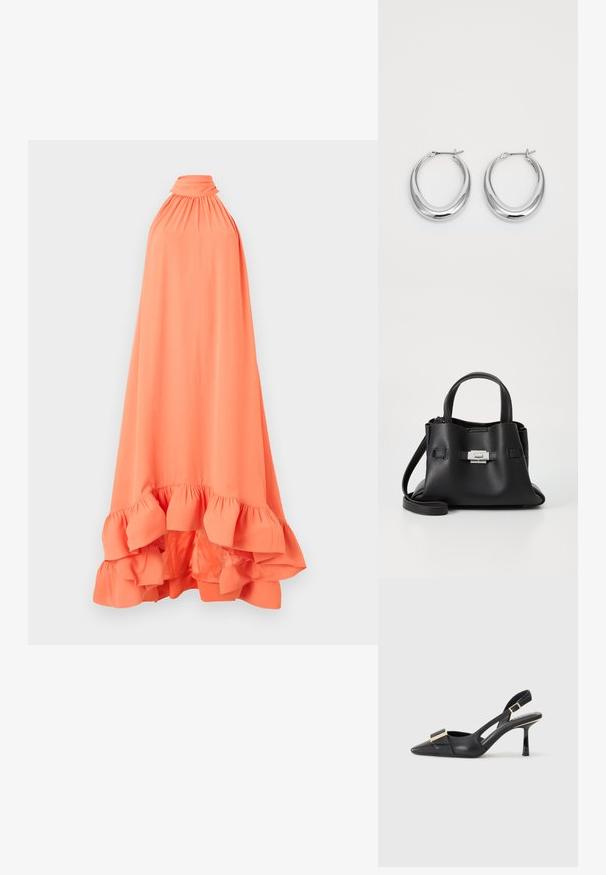 Halter-neck oransjefarget kjole laget av glatt stoff, med en volangkant og samlet detaljer ved halslinningen for ekstra tekstur.; Svart skinn slingback-sko med spiss tå, slank hæl og gullfarget detalj på vampen. Glatt tekstur og strukturert design.; Svart skinnveske med teksturert overflate, som har to håndtak på toppen, en avtagbar skulderrem og detaljer med sølvspenne.; Et par polerte sølv halvmåne hoop øredobber med hengselspenner på hvit bakgrunn.