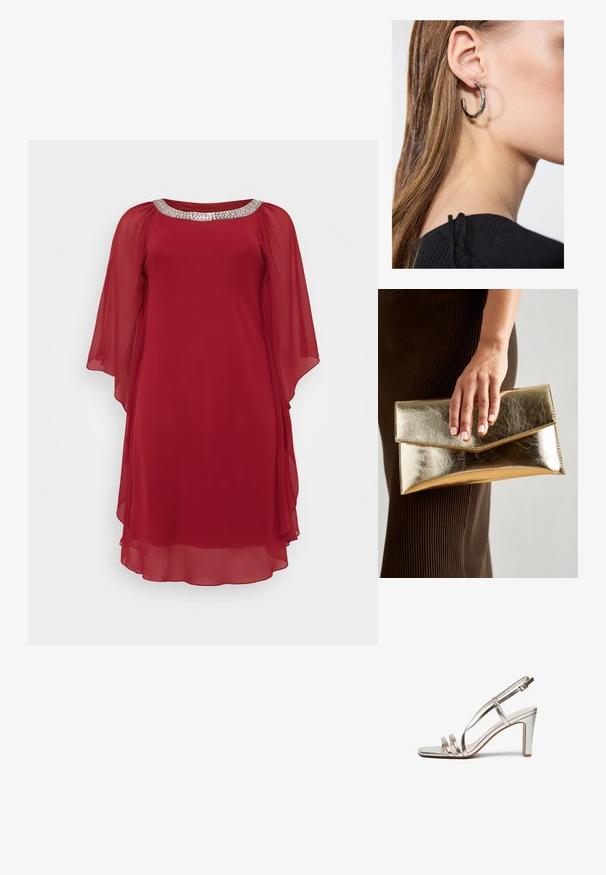 Sarkans šifona kleita ar plašu kakla izgriezumu, rotātu ar sudraba pērļu apdari, un plūstošām piedurknēm, kas nodrošina brīvu un elegantu piegriezumu.; Metāliski sudraba augstpapēžu sandaļi ar atvērtu purngalu, kas aprīkoti ar trim plāniem siksniņām pāri pēdai un potītes siksniņu ar sprādzi.; Zelta metalizēta sajūga soma ar gludu tekstūru, kuru rotā trīsstūrveida vāks. Rokai, kas to tur, ir kārtīgi apgriezti nagi.; Sudraba auskars ar pulētu apdari, ar maziem zelta akcentiem un apaļu formu, uz ausu ļipiņas.