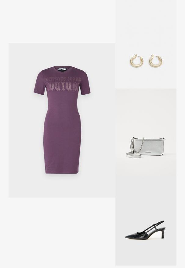 Lila, karcsú fazonú, rövid ujjú ruha, amelynek mellkasán "Versace Jeans Couture" felirat található strasszkövekből, térdig érő hosszúsággal és kerek nyakkivágással.; Fekete lakk slingback sarok, hegyes orral, texturált kígyómintával, állítható pánttal és rövid, texturált tömbsarkal.; Ezüst bőr keresztpántos táska texturált felülettel, lánc- és pántdíszítéssel, valamint cipzáras záródással. Elöl logó található.; Lauren Ralph Lauren BASIC SMALL HOOP - Fülbevalók - gold-coloured