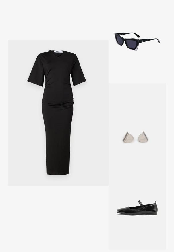 Musta tiukka mekko, jossa on V-pääntie, lyhyet hihat ja kerrotta yksityiskohta vyötäröllä. Valmistettu sileästä kankaasta, ulottuu nilkkoihin.; Musta patenttinaahkakenkä litteällä pohjalla, terävä kärki, nilkkahihna soljella ja sileä, kiiltävä pinta. Matala korko mukavuutta varten.; Mustat ylisuuret aurinkolasit, joissa on geometrinen muoto, tummat linssit ja kehykseen erottuva harmaa yksityiskohta. Logo varressa.; Hopea metalliset korvakorut, joissa on sileä, pisaramainen muoto ja kiillotettu pinta. Huomaamattomat kaiverrukset lisäävät yksityiskohtia. Minimalistinen muotoilu.