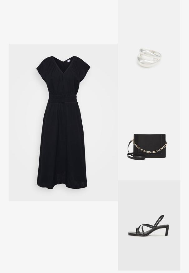 Crna haljina s V-izrezom i kratkim rukavima, s naboranim strukom i lepršavom suknjom. Izrađena od lagane tkanine s teksturiranim završetkom.; Crne sandale s trakama, kvadratnim prstom i niskom blok petom. Ima više tankih trakica i podesivu trakicu oko gležnja. Izrađene su od glatke kože.; Crna kožna torba preko tijela s glatkom teksturom, pravokutnim oblikom i metalnim lancem na prednjoj strani. Uključena je podesiva naramenica.; Srebrna dvostruka prsten s glatkom, poliranom površinom. Karakterizira ga fluidan, zakrivljen dizajn s preklapajućim sekcijama za moderan izgled.