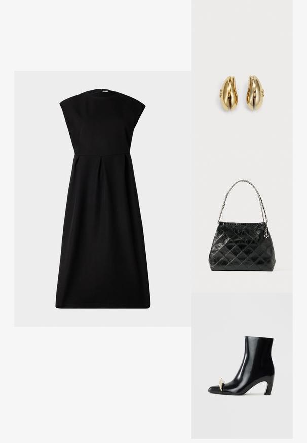 Bally Robe de soirée - black; Bottine noire en cuir brillant, avec un bout pointu et un accent décoratif en or et argent à l'avant. Design à talon carré.; Sac à main en cuir matelassé noir avec une poignée en chaîne argentée, présentant un design structuré et une texture lisse.; Boucles d'oreilles en ton or avec un design fluide et courbé. Chaque boucle d'oreille présente une surface lisse et un petit fermoir avec un détail décoratif.