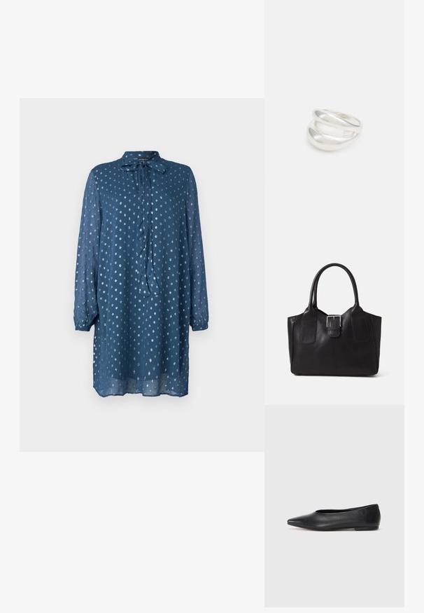 Zila, garām piedurknēm kleita no viegla auduma ar auklu ap kaklu. Tam ir punktu raksts un nedaudz brīvs piegriezums, kas sasniedz vidusciem. ; Melna ādas baleta kurpe, ar norādītu purngalu, minimālisma dizains, gluda tekstūra, zema papēža augstums, bez redzamiem aksesuāriem vai rotājumiem.; Melnas ādas somiņa ar gludu tekstūru, strukturētu formu, divām rokturām un izteiktu sudraba sprādzi priekšpusē.; Sudraba divu joslu gredzens ar gludu, pulētu virsmu. Iezīmējas ar plūstošu, izliekta dizaina struktūru ar pārklājošām sekcijām modernam izskatam.