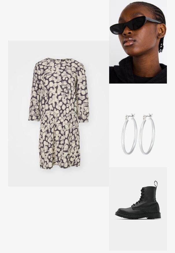 Trumpas rankovės suknelė pagaminta iš tekstūruotos, lengvos medžiagos. Su bežine ir tamsiai pilka abstrakčia mėginių faktūra, apvaliu kaklu ir laisvu kirpimu.; Juodas odinis kovinis botas su apvalioms pirštams, šnerviniu priekiniu užsegimu ir užtraukiamu užtrauktuku prie kulkšnies. Ypatybė - storas guminis padas, užtikrinantis ilgaamžiškumą.; Juodi katės akies akiniai su matinio paviršiaus apdaila, pasižymintys elegantišku dizainu ir švelniai išlenktais kraštais, derinami su modelio tamsiais drabužiais.; Sidabriniai auskarai su sklandžiu, poliruotu paviršiumi. Apvalios formos ir saugus uždarymo mechanizmas. Lengvas dizainas, tinkantis kasdieniam dėvėjimui.