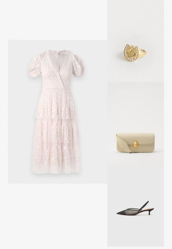 Różowa, warstwowa sukienka z bufkami, dekoltem w literę V oraz misternym haftem kwiatowym. Wykonana z teksturowanej, lekkiej tkaniny. Zamek z tyłu.; NEOUS IRENA czarny; Beżowa skórzana torebka o gładkiej fakturze, prostokątnym kształcie i złotym, owalnym zapięciu. Posiada długi, regulowany pasek.; Złoty pierścionek z wzorem korony wewnątrz podkowy, ozdobiony małymi przezroczystymi kamieniami szlachetnymi, na białym tle.; Złoty pierścionek z wzorem korony wewnątrz podkowy, ozdobiony małymi przezroczystymi kamieniami szlachetnymi, na białym tle.