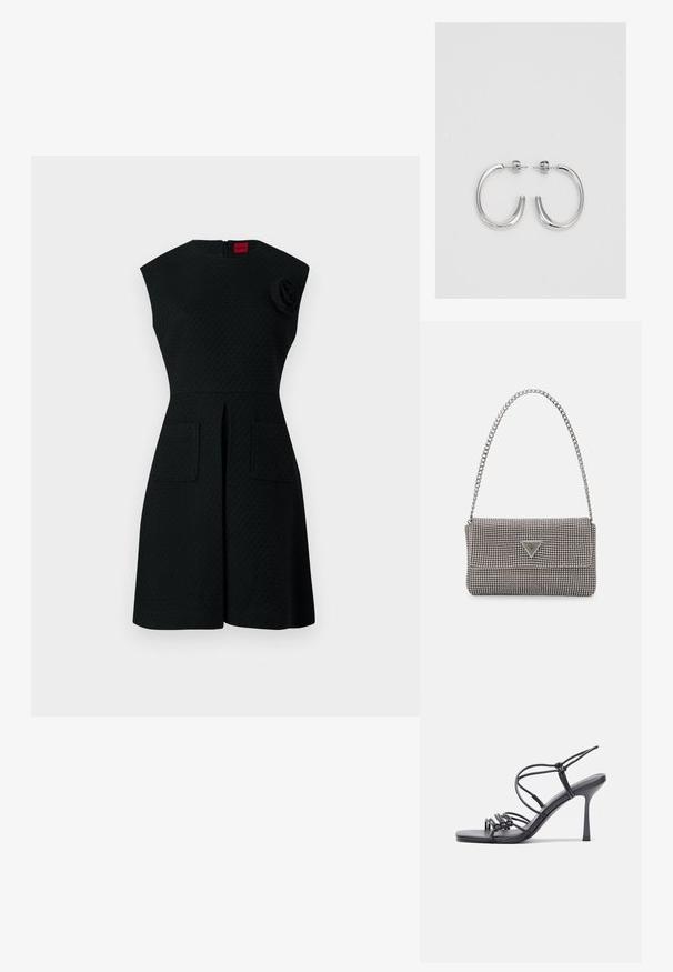 Crna haljina s teksturiranim uzorkom, rukavima na kapu, dva prednja dzepa i cvjetni detalj na ramenu. Zatvaranje na patentni zatvarač straga.; Crne sandale na visokoj potpetici imaju tanke trake s čvorastim dizajnom, glatki kvadratni vrh i elegantnu stiletto petu.; Svijetlosivi metalik ruksač s lancem, ukrašen malim okruglim metalnim zakovicama i trokutastim logotipom marke.; Srebro naušnice u obliku prstena s glatkom, sjajnom završnom obradom. Zaobljenog oblika, laganog dizajna, s kopčom na poleđini.